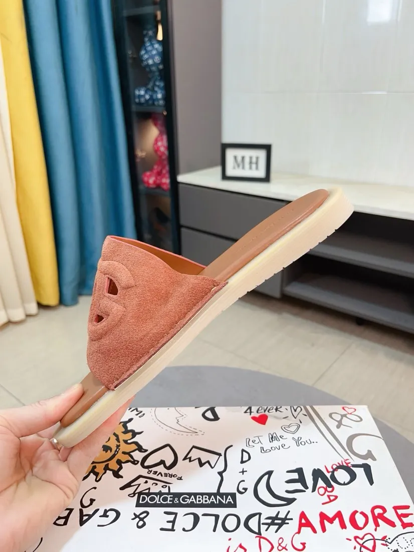 Men's shoes 💰340🌹🌹 (dg) New men's slippers, high-end boutique, leather puff upper with exquisite embossed logo decoration, fine workmanship, super soft sole, casual, loose and comfortable, a must-have in summer! \nsize：38-44